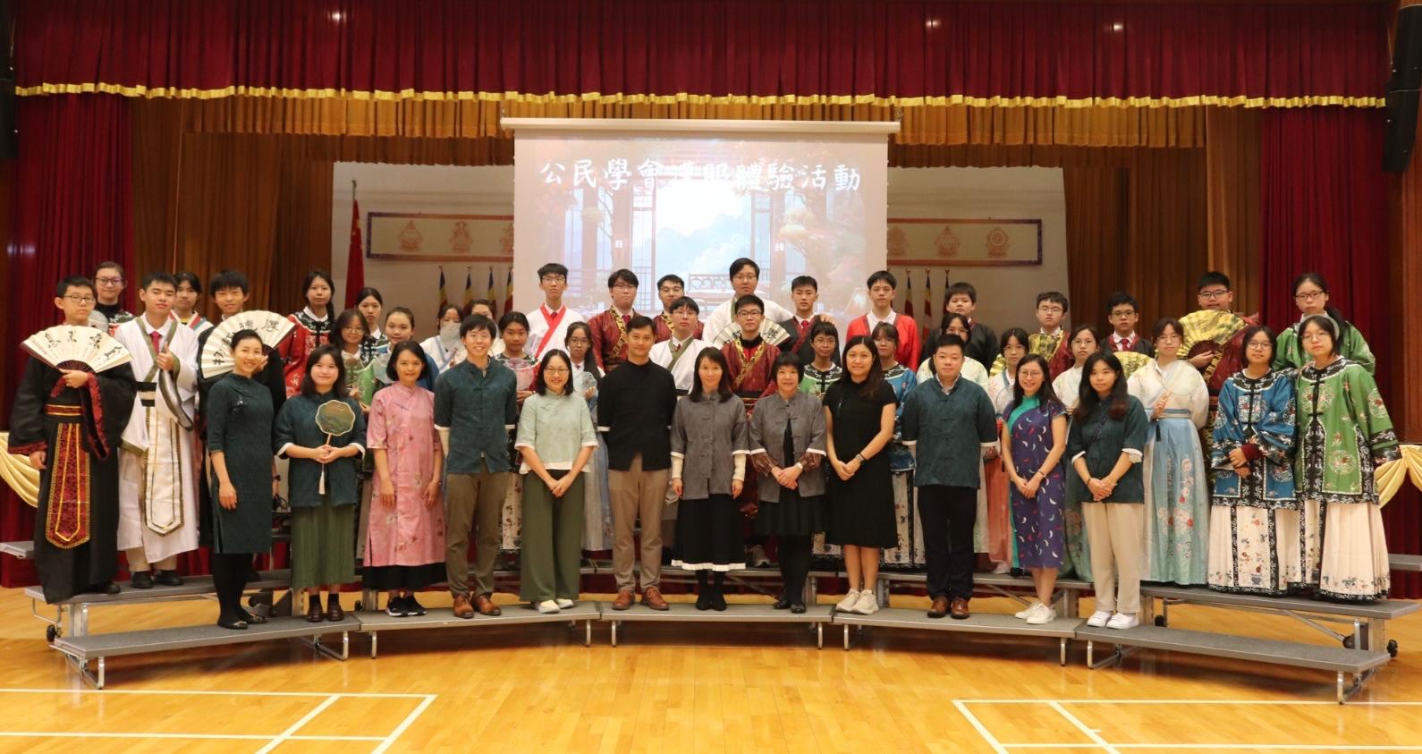 師生齊參與公民學會舉辦的午間漢服體驗活動21.11.2024